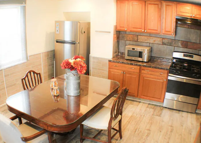 Comfortable - Pittsburgh's Little Italy Apartment Pittsburgh