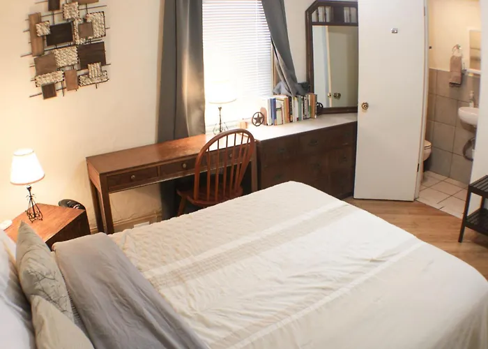 Comfortable - Pittsburgh's Little Italy Apartment *